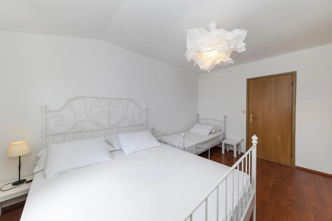 Apartmani Maestral Dobropoljana